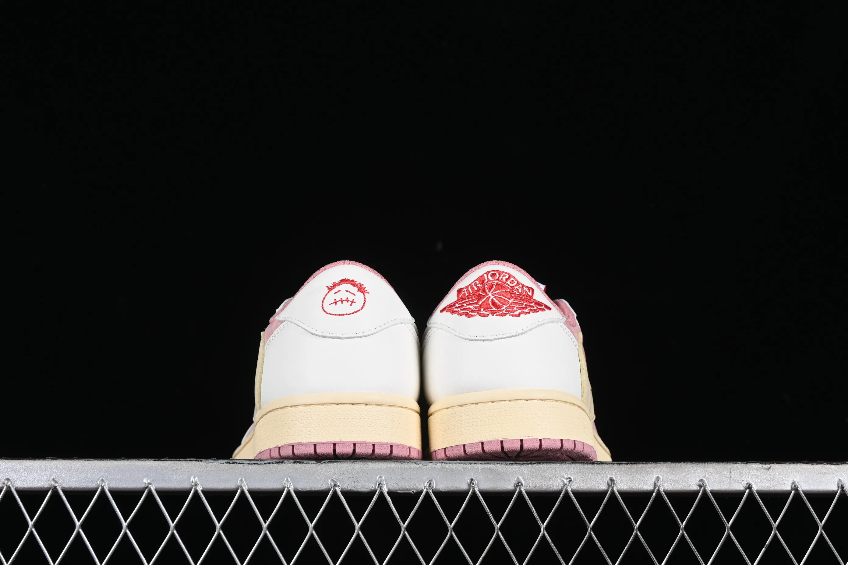 All categories Air Jordan Jordan series basketball shoes Air Jordan 1 Low cost-effective version Travis Scott x Air Jordan 1 Low OG AJ1 Joe 1 undercut low DM7866-600